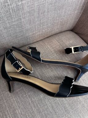 Talbots Black Scalloped Ankle-Strap Kitten Heels Size 7